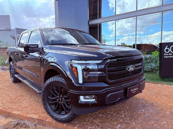 FORD F-150 5.0 V8 GASOLINA CD LARIAT BLACK FX4 AUTOMÁTICO